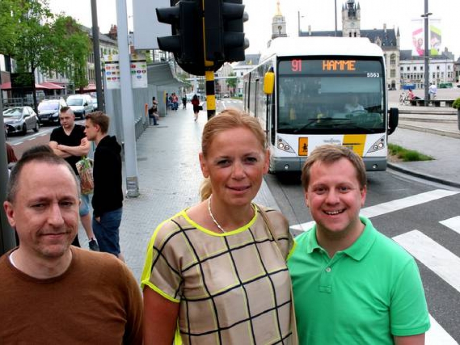 In de pers: "Bussen weren op Grote Markt" (HLN) In de pers: "Bussen weren op Grote Markt" (HLN)