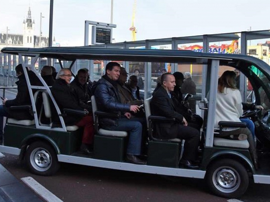 In de pers: Open VLD: Verkeersluwe binnenstad met e-bus als vervoermiddel, zelfs in voetgangerszone” (Het Nieuwsblad) In de pers: Open VLD: Verkeersluwe binnenstad met e-bus als vervoermiddel, zelfs in voetgangerszone” (Het Nieuwsblad)