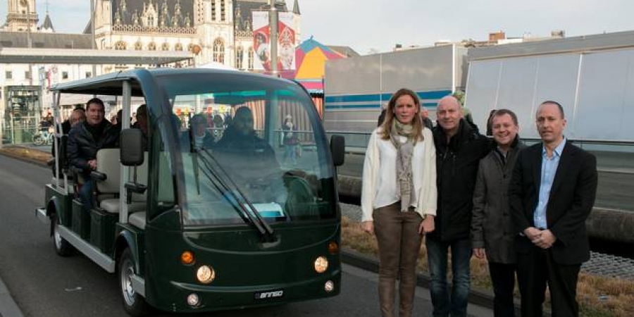 In de pers: "E-bus ideaal voor autovrij centrum" (HLN) In de pers: "E-bus ideaal voor autovrij centrum" (HLN)