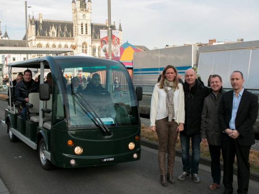 In de pers: "E-bus ideaal voor autovrij centrum" (HLN) In de pers: "E-bus ideaal voor autovrij centrum" (HLN)
