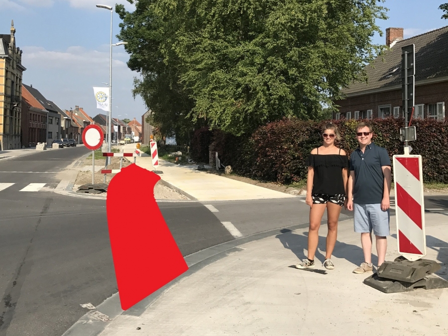 Eline De Bruyne en Karel Noppe pleiten voor aanpassing kruispunt Zakstraat-Sinaaidorp Eline De Bruyne en Karel Noppe pleiten voor aanpassing kruispunt Zakstraat-Sinaaidorp
