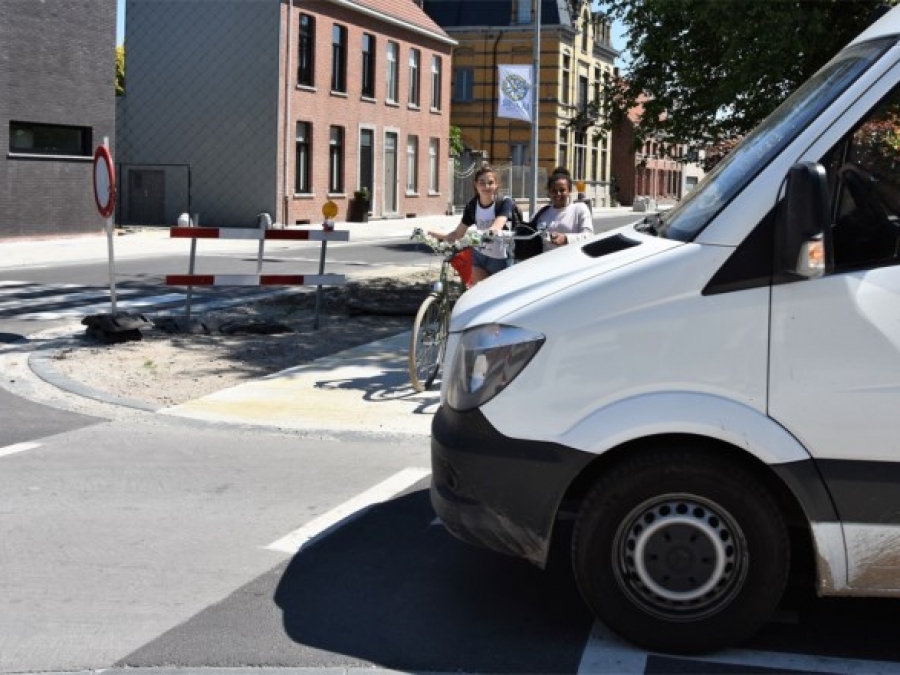 In de pers: "Te onveilig" en dus moet gloednieuwe fietspad nu al heraangelegd worden (Het Nieuwsblad) In de pers: "Te onveilig" en dus moet gloednieuwe fietspad nu al heraangelegd worden (Het Nieuwsblad)
