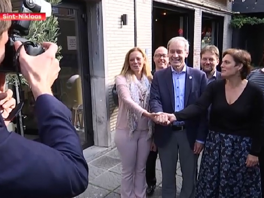 In de pers: Sint-Niklaas heeft coalitie: N-VA, Groen en Open Vld gaan de stad besturen (TV Oost) In de pers: Sint-Niklaas heeft coalitie: N-VA, Groen en Open Vld gaan de stad besturen (TV Oost)