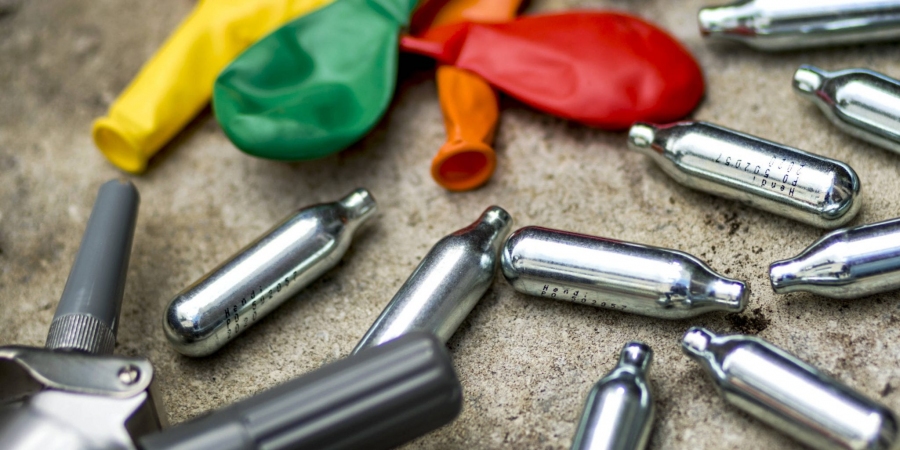 Lachgas gebruik blijft problematisch  Lachgas gebruik blijft problematisch