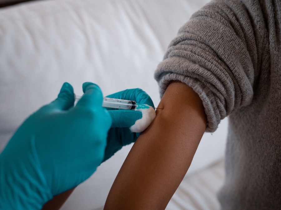 Ook in vaccinatiecentrum Sint-Niklaas extra eerste prikken gezet Ook in vaccinatiecentrum Sint-Niklaas extra eerste prikken gezet