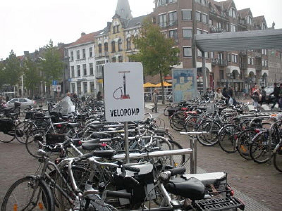 Vertel het aan de wereld in 300 woorden (reactie op het memorandum van de fietsersbond) Vertel het aan de wereld in 300 woorden (reactie op het memorandum van de fietsersbond)