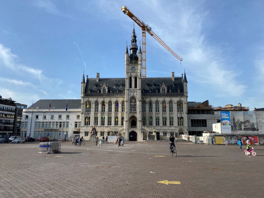 Ook stadsbestuur moet besparen Ook stadsbestuur moet besparen